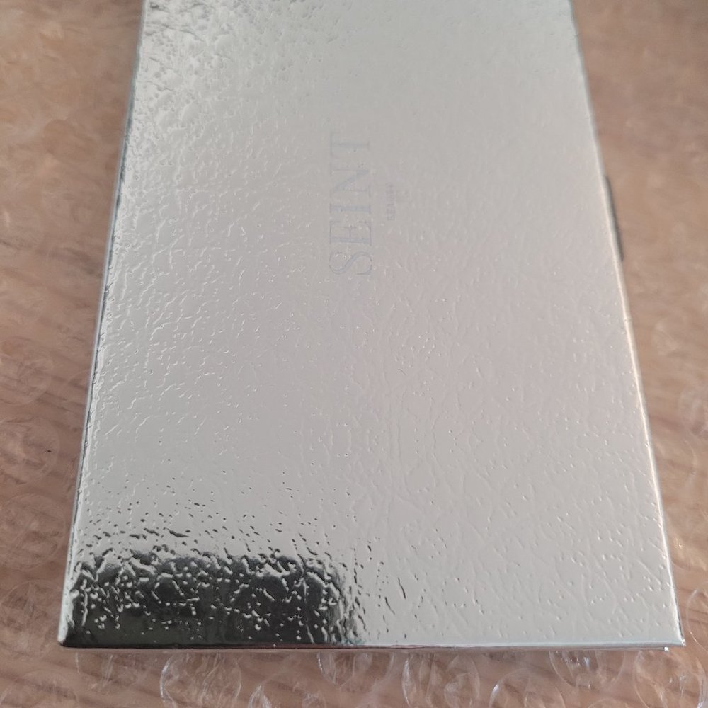 III D Pallate  Seint Silver. Fits 4 large tins or 8 eyeshadows